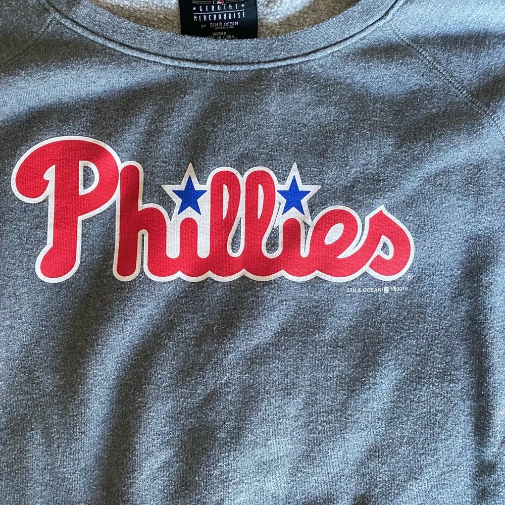 Philadelphia Phillies Logo Crewneck - Picture 2 of 4